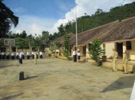 Di kota, anak-anak bersekolah dari pagi sampai larut petang. Di desa, sekolah berlangsung 24 jam — k