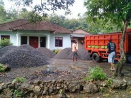 Pengiriman Material dari TB Wiyono Putro di Padukuhan Condong