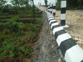 Talud Pintu Masuk Padukuhan Mojing