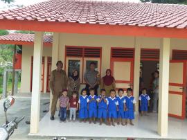 Bhabinkamtibmas Botodayaan dekat dengan Anak-Anak