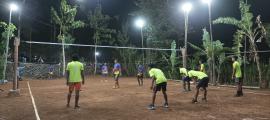 KEGIATAN BOLA VOLLY PADUKUHAN MOJING DARI KKN SANATA DHARMA