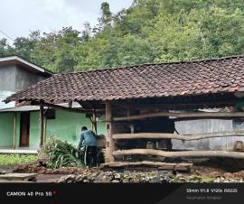 Dari Ladang ke Kandang: Kisah Sederhana Pak Ngatman di Senja Rongkop