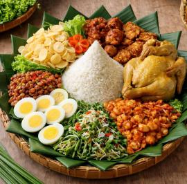 Tumpeng Meyek Warisan Budaya Botodayaan yang diadakan sebelum Matahari Terbit