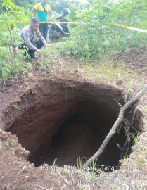 PENUTUPAN TANAH AMBLAS DI BULAK GLAGAH OMBO DI USULKAN LEWAT BPBD GUNUNGKIDUL 
