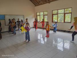 Tari Loka Nawasena do Gelas di SDN Cabe