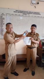 Dukuh Condong Tuntaskan PBB, Rismanto Serahkan Bukti Pelunasan kepada Jogoboyo Botodayaan