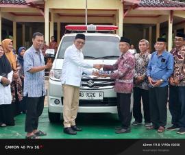 Ambulance untuk Botodayaan,H. Totok Daryanto Serahkan Kunci Secara Simbolis kepada Lurah Wasija